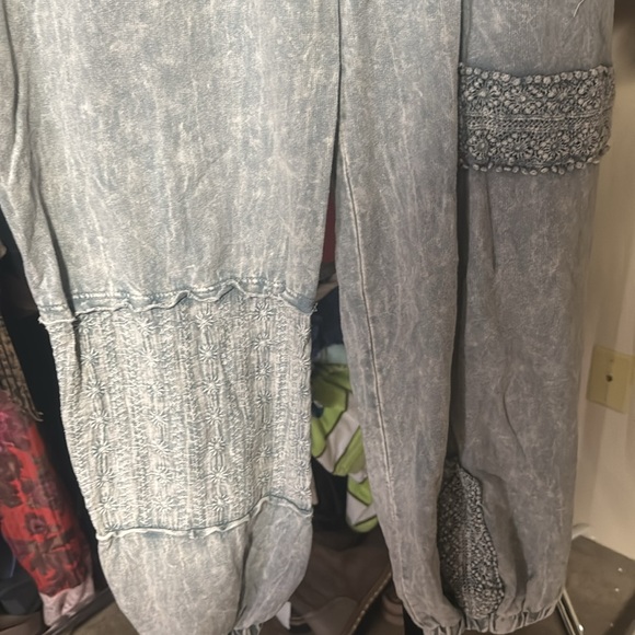 NWOT J.Her Eyelet Joggers - Picture 8 of 9